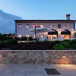 Progress Country & Wine House 4*