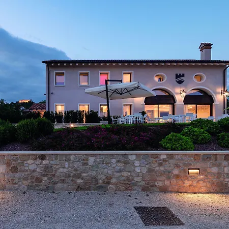 Progress Country & Wine House 4*
