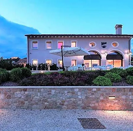 Lejlighedshotel Progress Country & Wine House 4*