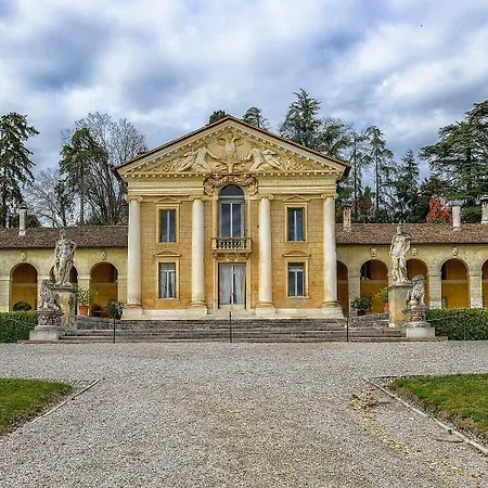 Progress Country & Wine House 4*